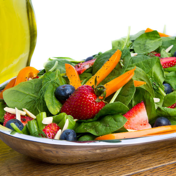 Spinach and berry salad with strawberry vinaigrette