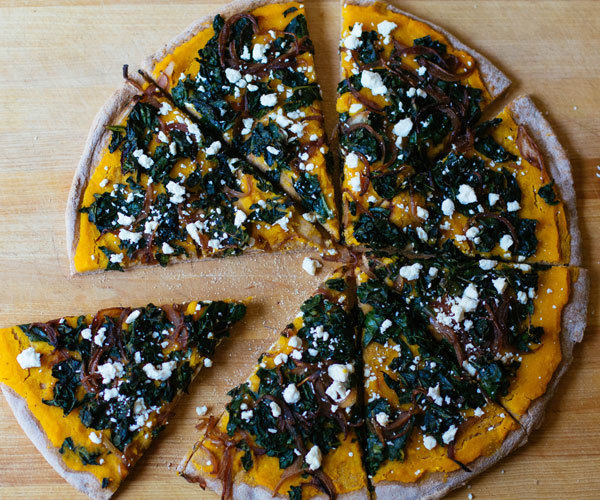 Recipe for pumpkin pizza ith kale and caramelized onions