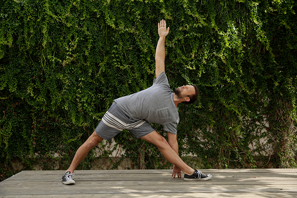 5 Standing Poses for Core Strength - Triangle 5 Standing Poses for Core Strength - Triangle