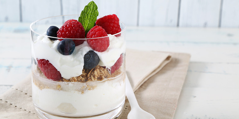 yogurt-berry-parfait-header