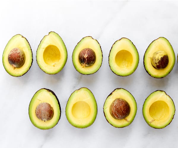 http://img1.beachbodyimages.com/beachbody/image/upload/f_auto,q_auto/v1474998310/The-Best-Way-to-Store-a-Cut-Avocado-inpost2.jpg