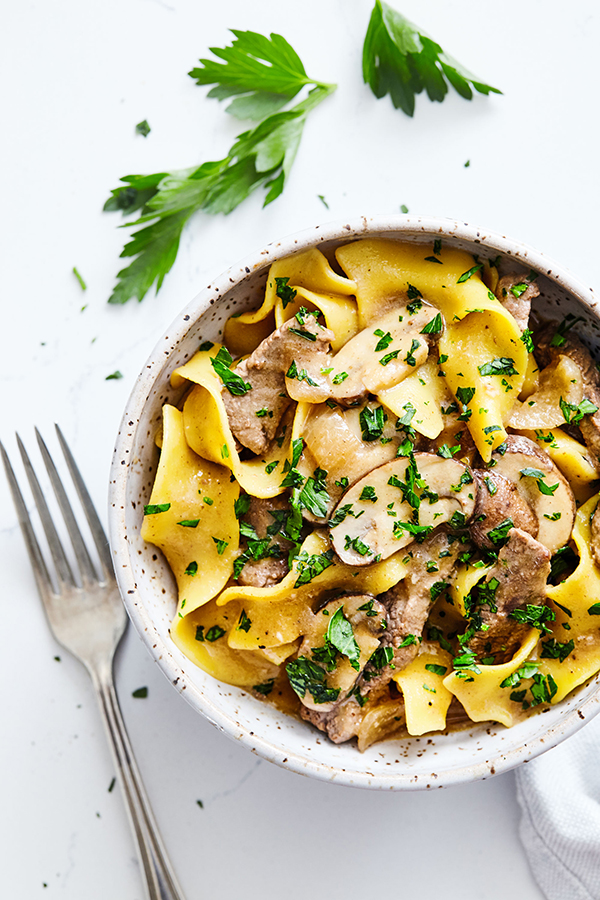 Happy Healthy Wife Life: Skinny Beef Stroganoff